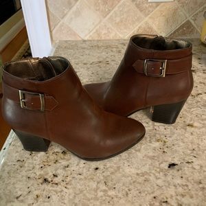 Womens ankle booties Size 6